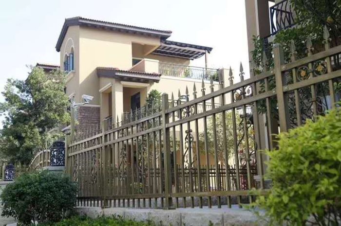 廣東護(hù)欄,東莞護(hù)欄,圍墻護(hù)欄,陽臺(tái)護(hù)欄,安全防護(hù)欄